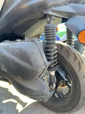 Foto de AMORTIGUADOR TRASERO IZQUIERDO YAMAHA X-MAX 300 292 cm3 - 20.6 kW (0 CV / 0 KW) foto 2
