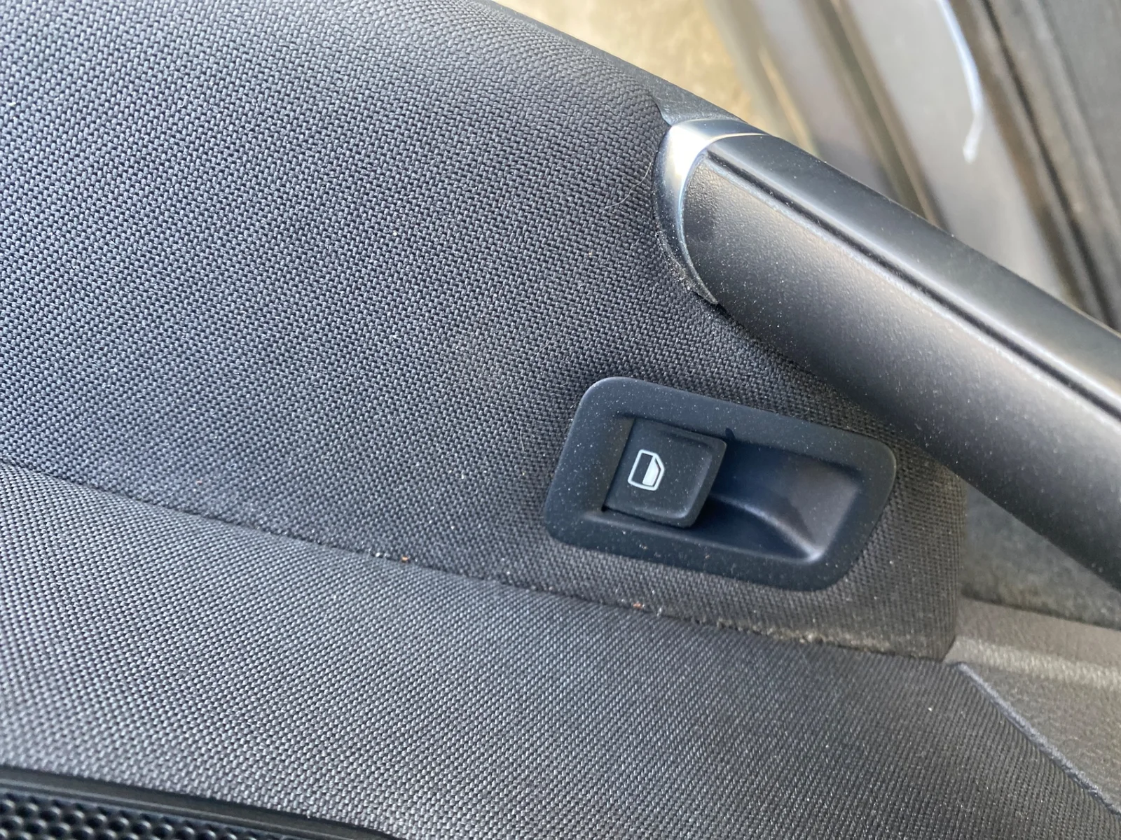 Foto de MANDO ELEVALUNAS TRASERO DERECHO VOLKSWAGEN GOLF VII (5G1/BE1) 1.4 16V TSI (122 CV / 90 KW)