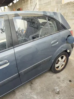 Foto de PUERTA TRASERA IZQUIERDA KIA RIO (JB) 1.5 CRDi (110 CV / 81 KW) referencia 770031G220 foto 1