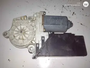 Foto de MOTOR ELEVALUNAS DELANTERO DERECHO PEUGEOT 307 (S1)(04.2001) 2.0 HDi CAT (90 CV / 66 KW) referencia 101386101 foto 3