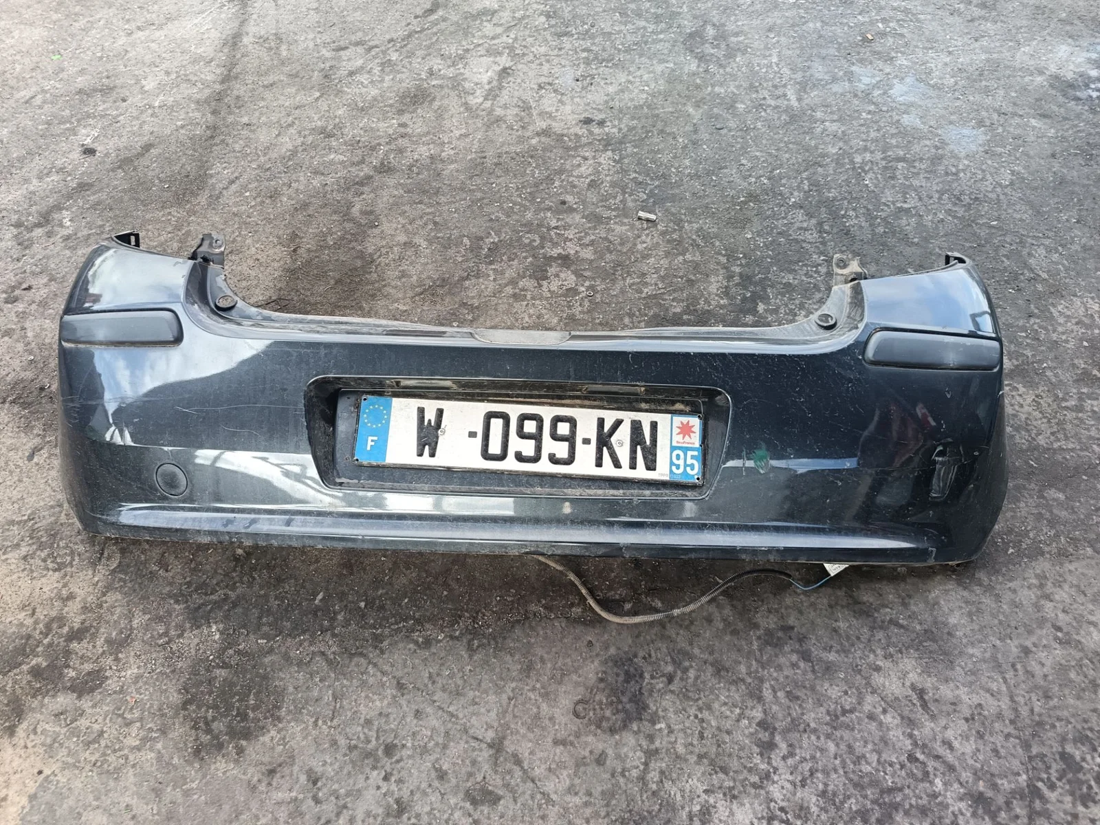 Foto de PARAGOLPES TRASERO RENAULT CLIO III 1.2 16V (75 CV / 55 KW)