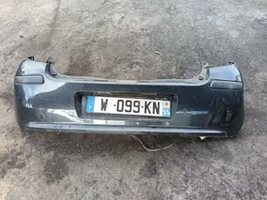 Foto de PARAGOLPES TRASERO RENAULT CLIO III 1.2 16V (75 CV / 55 KW)