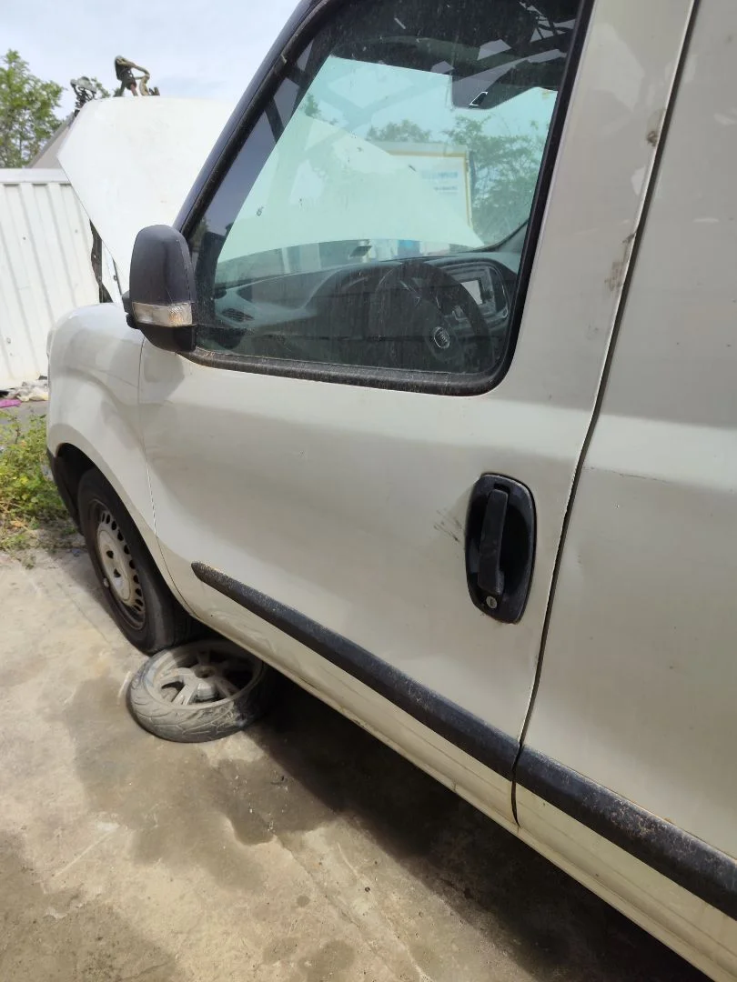 Foto de PUERTA DELANTERA IZQUIERDA FIAT II DOBLÒ (263) CARGO 1.6 JTDM 16V CAT (105 CV / 77 KW)