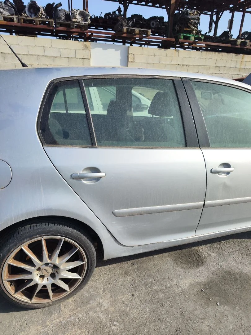 Foto de PUERTA TRASERA DERECHA VOLKSWAGEN GOLF V (1K1)(10.2003) 1.4 16V TSI (170 CV / 125 KW)