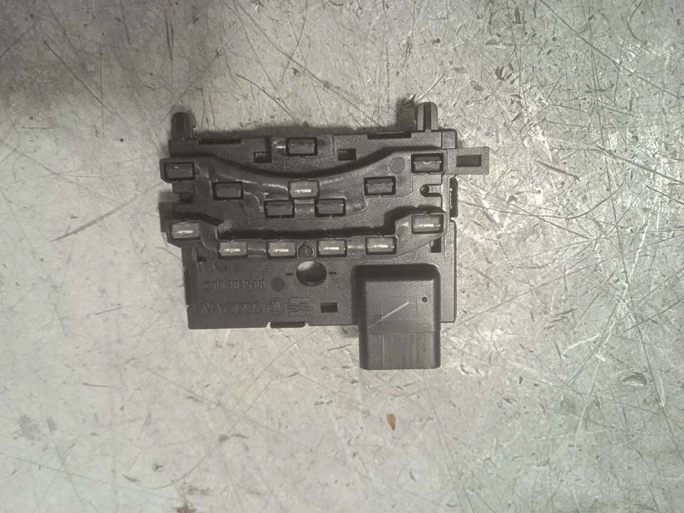 Foto de SENSOR ANGULO DE GIRO VOLKSWAGEN GOLF V (1K1)(10.2003) 1.9 TDI (90 CV / 66 KW) referencia 1K0959654