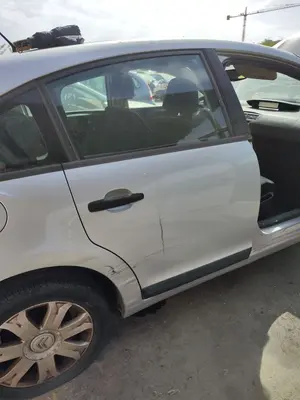 Foto de PUERTA TRASERA DERECHA CITROEN C4 BERLINA 1.6 16V HDi (90 CV / 66 KW)