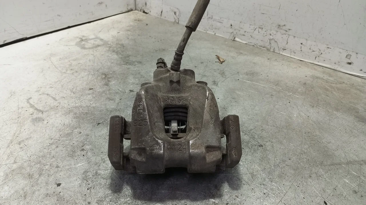 Foto de PINZA DE FRENO DELANTERA DERECHA BMW SERIE 3 TOURING (E91) 2.0 16V Diesel (163 CV / 120 KW) referencia 34116786742