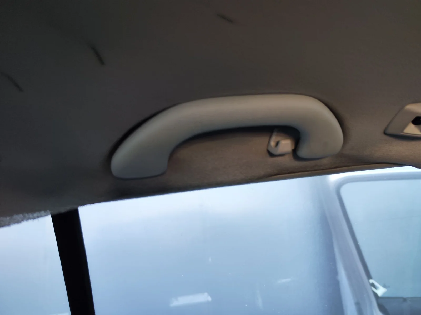 Foto de ASIDERO TECHO TRASERO IZQUIERDO VOLKSWAGEN GOLF IV BERLINA (1J1)(10.1997) 1.9 TDI (131 CV / 96 KW)
