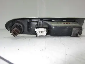 Foto de MANDO ELEVALUNAS DELANTERO DERECHO RENAULT CLIO II FASE II (B/CB0) 1.2 (58 CV / 43 KW) referencia 8200084005 foto 7