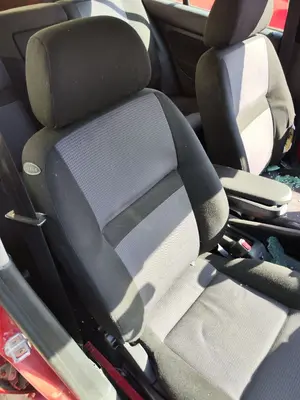Foto de ASIENTO DELANTERO DERECHO VOLKSWAGEN GOLF IV BERLINA (1J1)(10.1997) 1.9 TDI (90 CV / 66 KW) foto 2