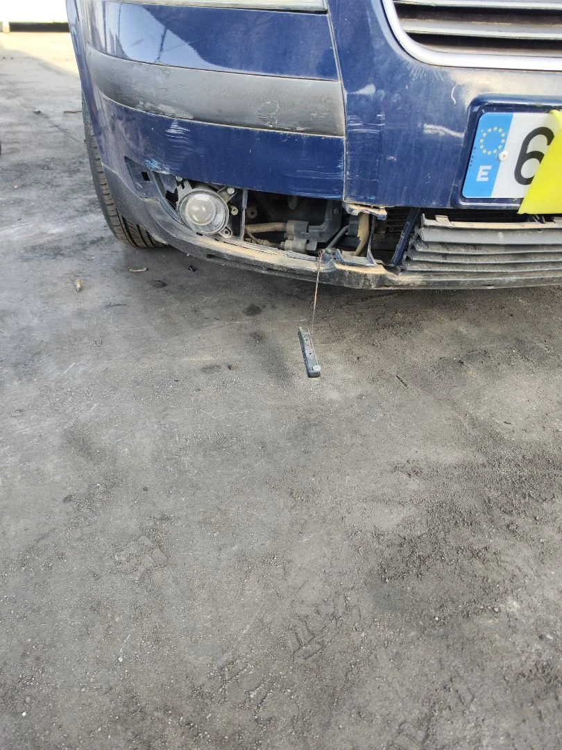 Foto de FARO ANTINIEBLA DERECHO VOLKSWAGEN PASSAT BERLINA (3B3) 1.9 TDI (131 CV / 96 KW)