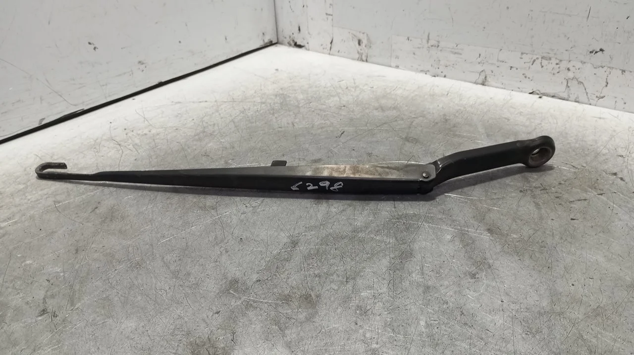 Foto de BRAZO LIMPIA DELANTERO IZQUIERDO BMW SERIE 3 BERLINA (E46) 2.0 16V Diesel CAT (136 CV / 100 KW) referencia 61617003931