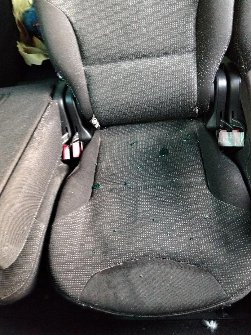 Foto de ENGANCHE CINTURON TRASERO CENTRAL PEUGEOT 308 SW 1.6 HDi FAP CAT (9HZ / DV6TED4) (109 CV / 80 KW)