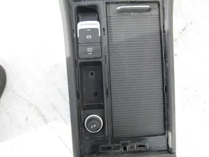 Foto de CONSOLA CENTRAL VOLKSWAGEN GOLF VII BERLINA (BQ1/BE2) 1.6 TDI (116 CV / 85 KW) referencia 5G0863250B foto 5