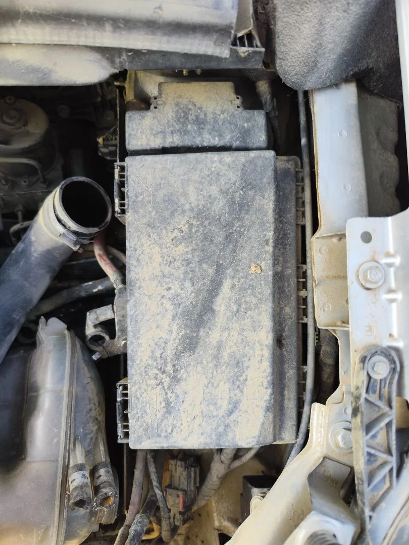 Foto de CAJA RELES / FUSIBLES OPEL ZAFIRA B 1.9 CDTI (120 CV / 88 KW)