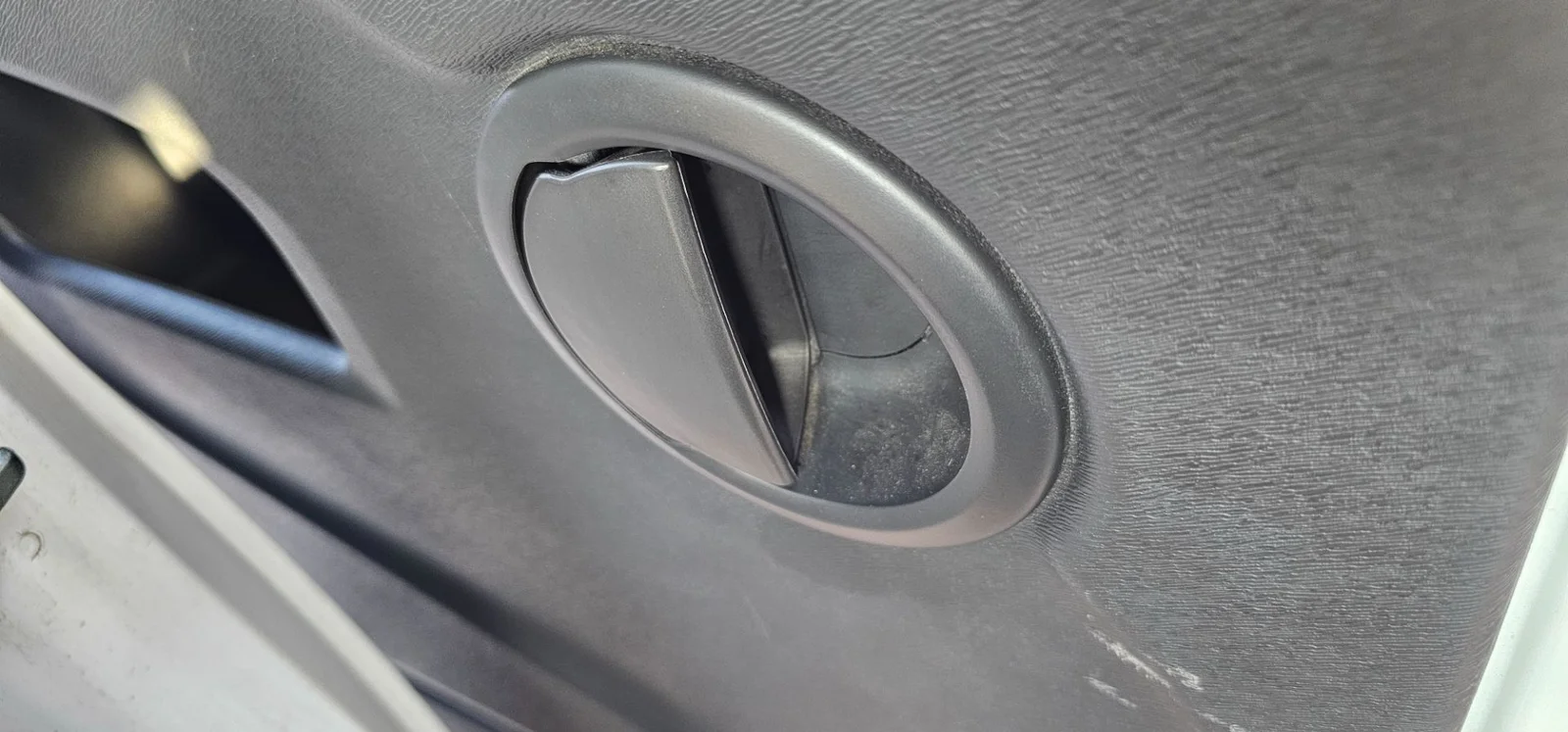 Foto de MANETA INTERIOR TRASERA IZQUIERDA RENAULT KANGOO II (F/KW0) 1.5 dCi Diesel FAP (90 CV / 66 KW)
