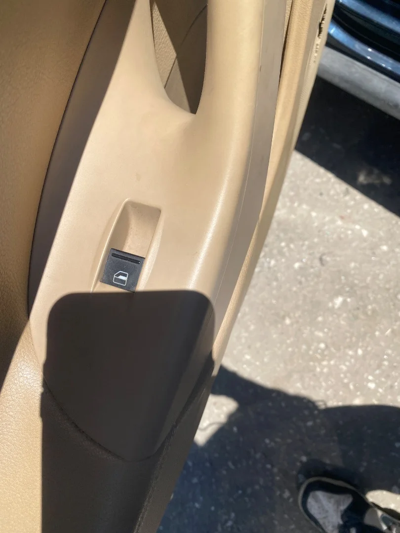 Foto de MANDO ELEVALUNAS TRASERO IZQUIERDO VOLKSWAGEN PASSAT BERLINA (3C2) 2.0 TDI (140 CV / 103 KW)