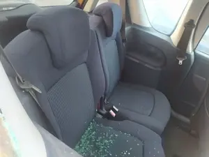 Foto de CINTURON SEGURIDAD TRASERO DERECHO PEUGEOT 1007 1.4 HDi (68 CV / 50 KW)