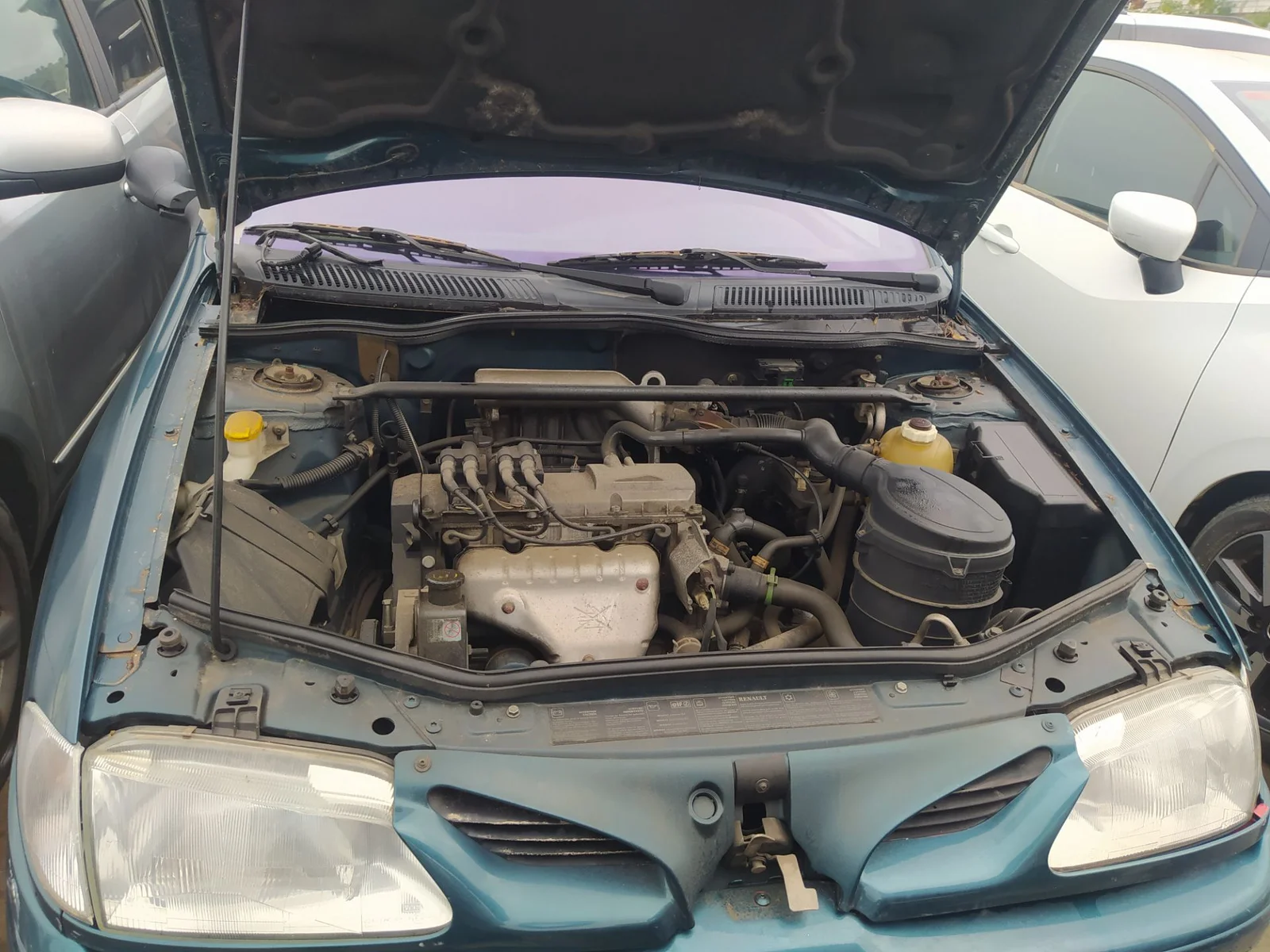 Foto de BOBINA ENCENDIDO RENAULT MEGANE I CLASSIC (LA0) 2.0 CAT (114 CV / 84 KW)