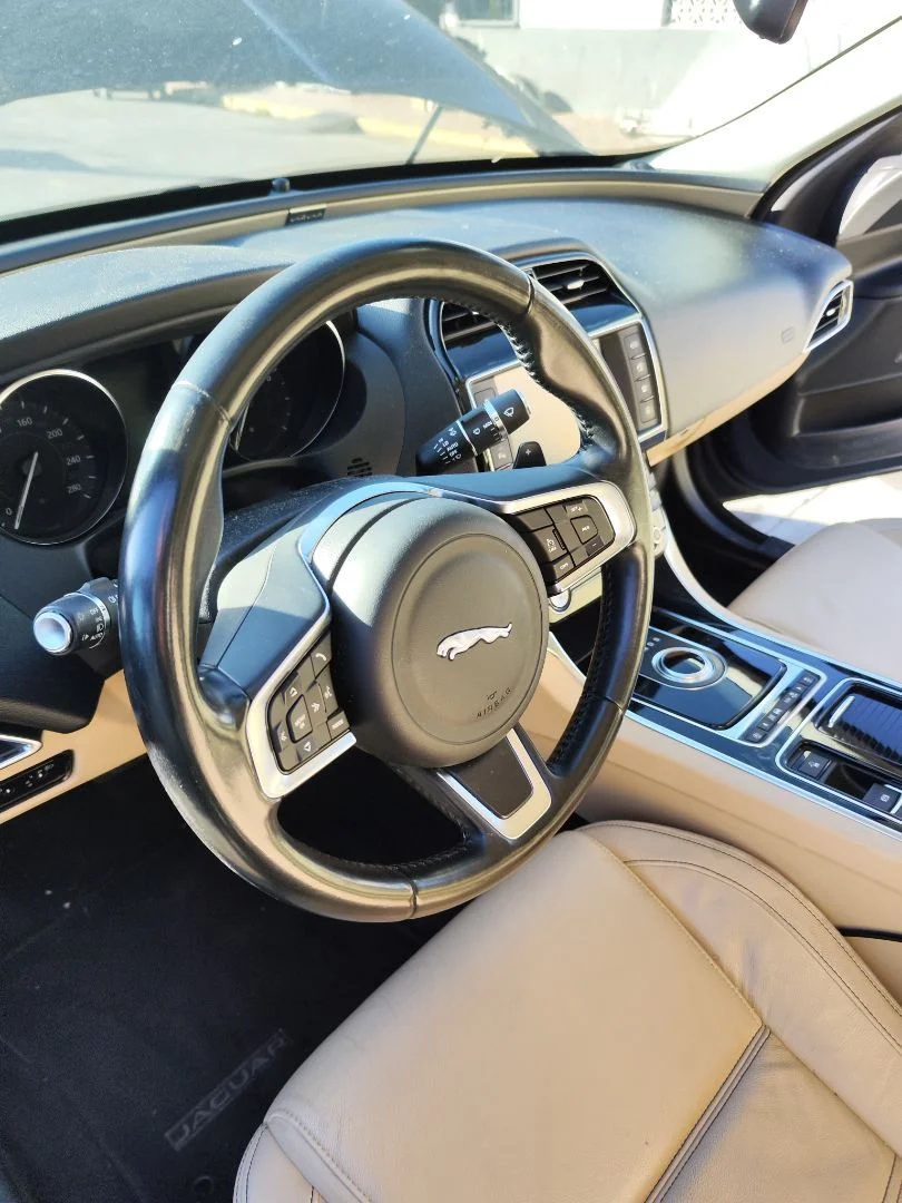 Foto de VOLANTE JAGUAR XE 2.0 Turbo CAT (200 CV / 147 KW)