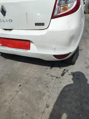 Foto de PARAGOLPES TRASERO RENAULT CLIO III 1.2 16V (75 CV / 55 KW) foto 4