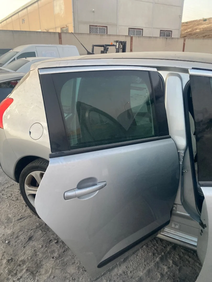 Foto de PUERTA TRASERA DERECHA PEUGEOT 3008 1.6 16V (120 CV / 88 KW)