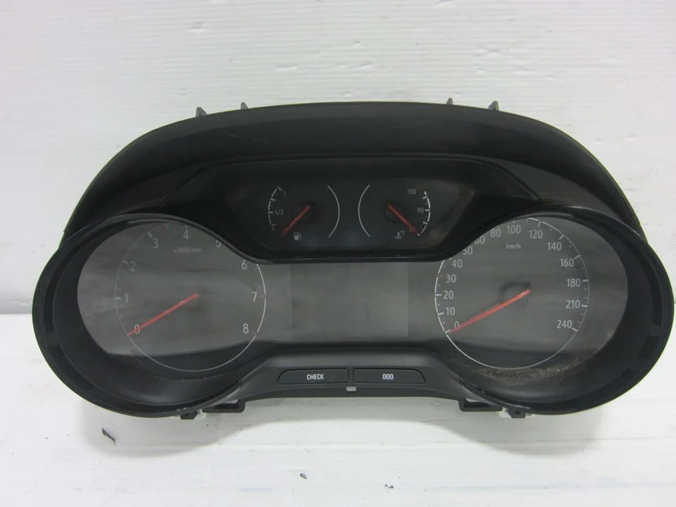 Foto de CUADRO INSTRUMENTOS OPEL CROSSLAND X 1.2 (110 CV / 81 KW) referencia 984243768000