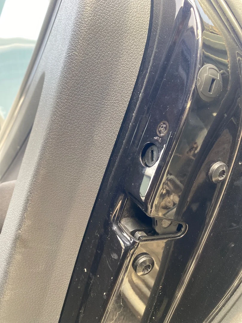 Foto de CERRADURA PUERTA TRASERA DERECHA VOLKSWAGEN TOURAN (1T3) 1.6 TDI DPF (105 CV / 77 KW) referencia 7L0839015D