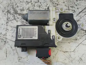 Foto de MOTOR ELEVALUNAS DELANTERO IZQUIERDO CITROEN C5 BERLINA 2.0 HDi CAT (RHZ / DW10ATED) (107 CV / 79 KW) referencia 9632531880 foto 2