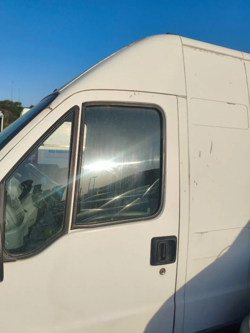 Foto de LUNA DELANTERA IZQUIERDA PEUGEOT BOXER (330/350) FURGÓN GRAN VOLUMEN BAT.3700MM 2.8 HDI (128 CV / 94 KW) referencia 920160