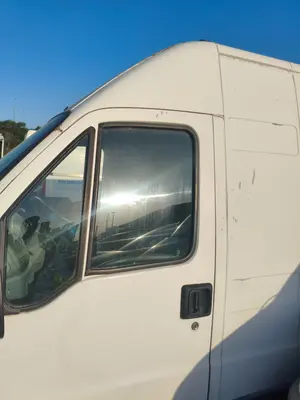 Foto de LUNA DELANTERA IZQUIERDA PEUGEOT BOXER (330/350) FURGÓN GRAN VOLUMEN BAT.3700MM 2.8 HDI (128 CV / 94 KW) referencia 920160