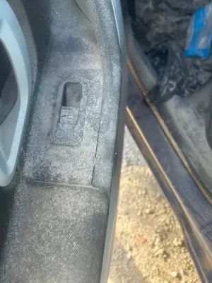 Foto de MANDO ELEVALUNAS TRASERO DERECHO SKODA FABIA COMBI (5J5) 1.4 TDI (80 CV / 59 KW) foto 2