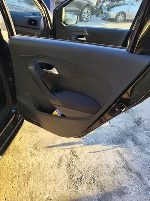 Foto de GUARNECIDO PUERTA TRASERA DERECHA VOLKSWAGEN POLO V (6R1) 1.2  (60 CV / 44 KW) referencia 6C6867212A FKZ
