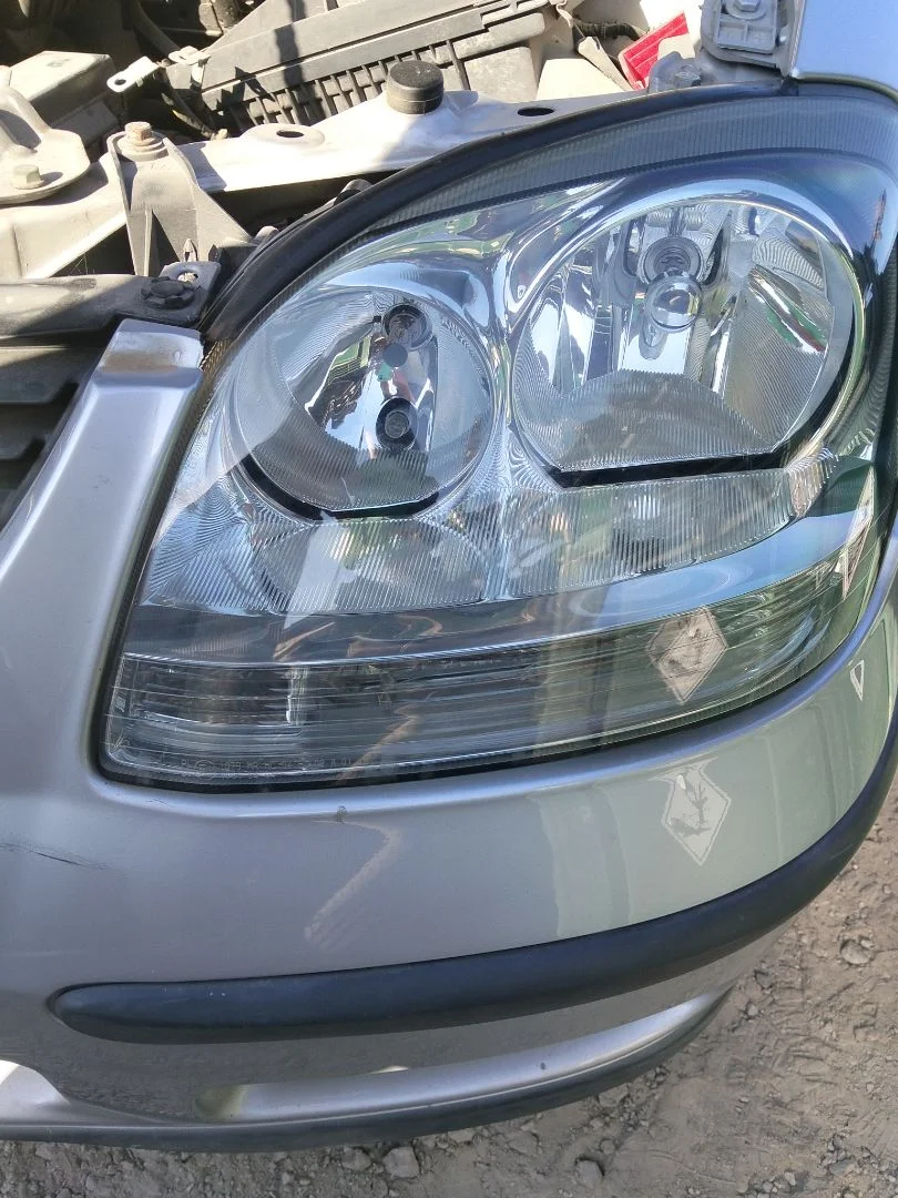 Foto de FARO IZQUIERDO NISSAN ALMERA TINO (V10M) 1.8 16V CAT (114 CV / 84 KW) referencia 26060BU800