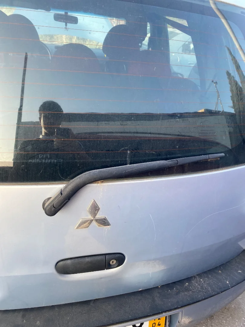Foto de BRAZO LIMPIA TRASERO MITSUBISHI COLT CZ3 BERL. 5 (Z30A) 1.3 CAT (95 CV / 70 KW) referencia MN152108