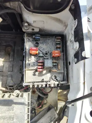 Foto de CAJA PRECALENTAMIENTO VOLKSWAGEN CADDY (2K)(02.2004) 1.9 TDI (BSU) (75 CV / 55 KW)