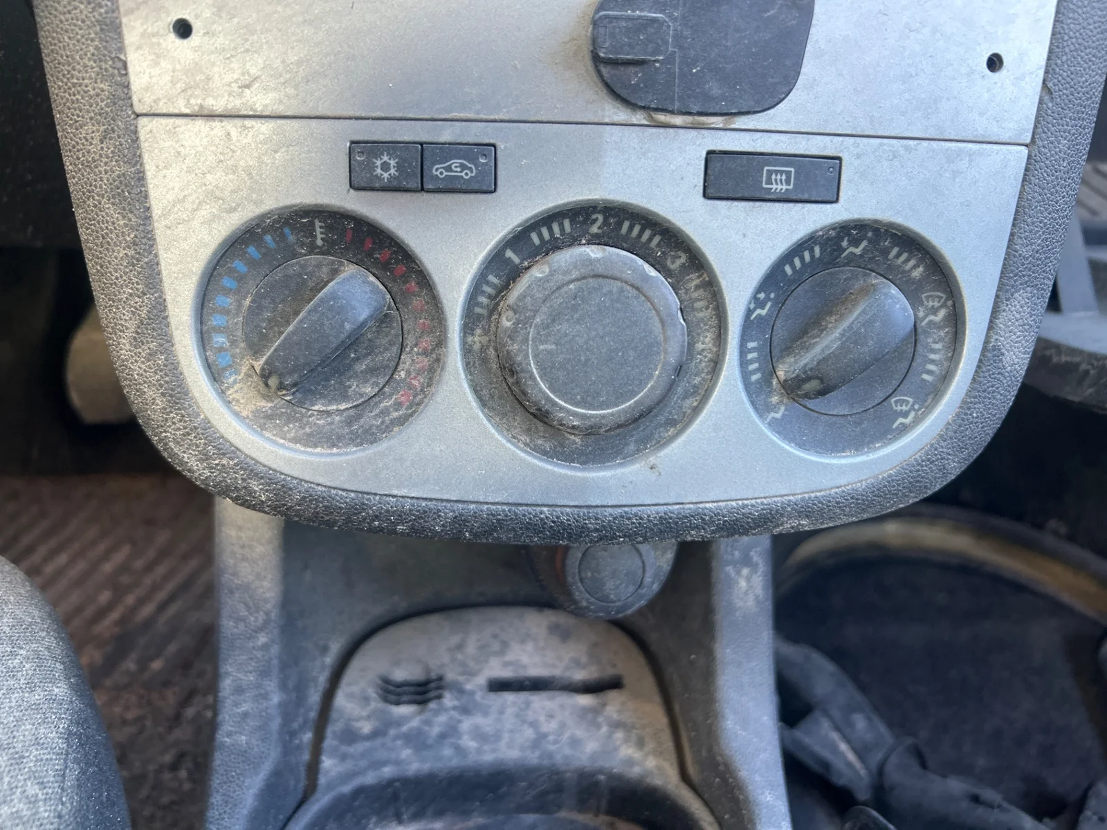 Foto de MANDO CALEFACCION / AIRE ACONDICIONADO OPEL CORSA D 1.3 16V CDTI (75 CV / 55 KW) referencia 13330680