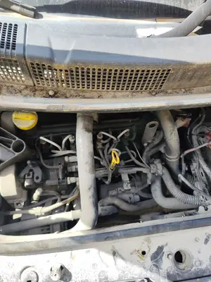 Foto de MOTOR COMPLETO RENAULT SCENIC II 1.5 dCi Diesel (101 CV / 74 KW) referencia K9K728 foto 2