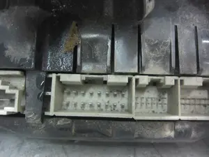 Foto de MANDO CALEFACCION / AIRE ACONDICIONADO AUDI A6 BERLINA (4F2) 2.0 TDI (140 CV / 103 KW) referencia 4F1820043T foto 2