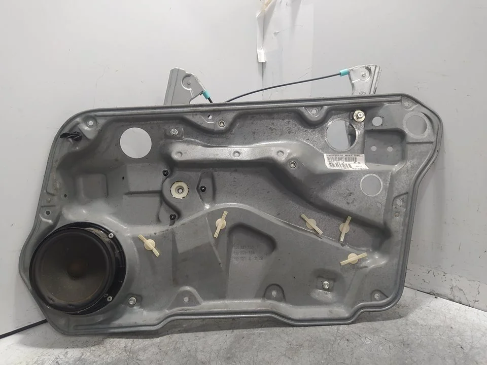 Foto de ELEVALUNAS DELANTERO DERECHO VOLKSWAGEN GOLF IV BERLINA (1J1)(10.1997) 1.9 TDI (116 CV / 85 KW) referencia 1J4837758F