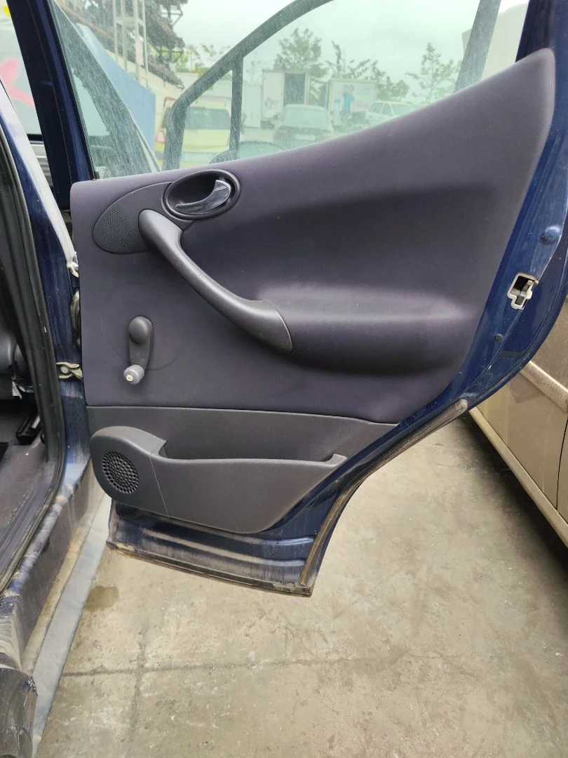 Foto de GUARNECIDO PUERTA TRASERA DERECHA MERCEDES-BENZ CLASE A (BM 168) 1.4 CAT (82 CV / 60 KW) referencia A1687304670 7F31