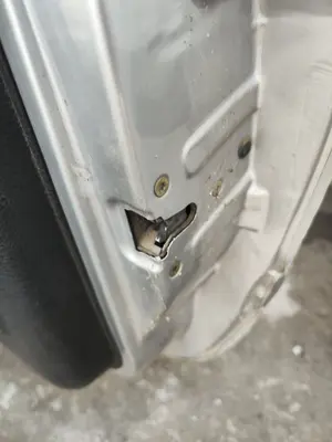 Foto de CERRADURA PUERTA DELANTERA DERECHA PEUGEOT 206 1.6 16V CAT (109 CV / 80 KW) referencia 9136J1
