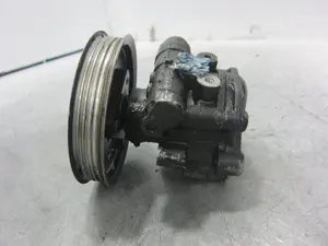 Foto de BOMBA DIRECCION VOLKSWAGEN PASSAT BERLINA (3B3) referencia 8D0145177 foto 2