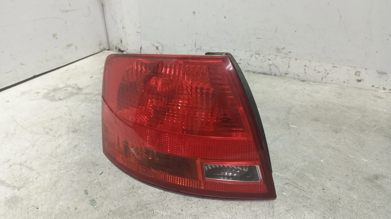 Foto de PILOTO TRASERO IZQUIERDO AUDI A4 AVANT (8E) 3.0 V6 24V TDI (233 CV / 171 KW) referencia 8E9945095E