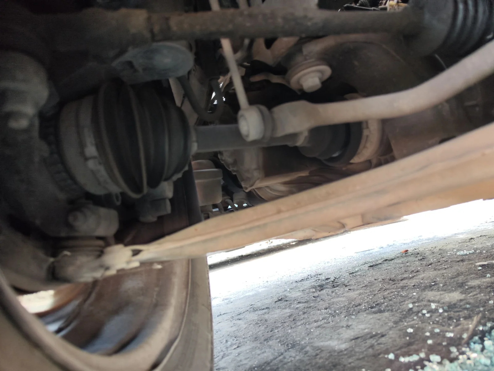 Foto de BRAZO SUSPENSION DELANTERO IZQUIERDO OPEL VECTRA B BERLINA 2.0 DTI (101 CV / 74 KW)
