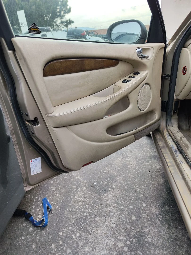 Foto de GUARNECIDO PUERTA DELANTERA IZQUIERDA JAGUAR X-TYPE 2.1 V6 24V CAT (156 CV / 115 KW)