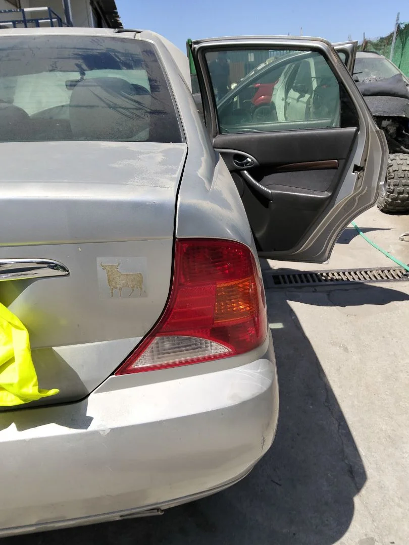 Foto de PILOTO TRASERO DERECHO FORD FOCUS BERLINA (CAK) 1.6 16V CAT (101 CV / 74 KW) referencia 1150021
