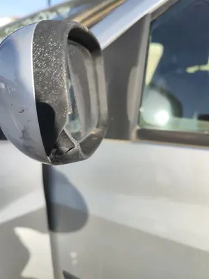 Foto de RETROVISOR IZQUIERDO RENAULT CLIO III 1.4 16V (98 CV / 72 KW) foto 4