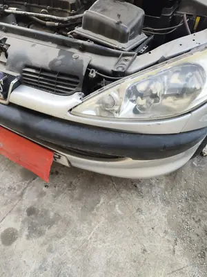 Foto de REJILLA DELANTERA PEUGEOT 206 1.6 16V CAT (109 CV / 80 KW) referencia 7414V2 foto 3
