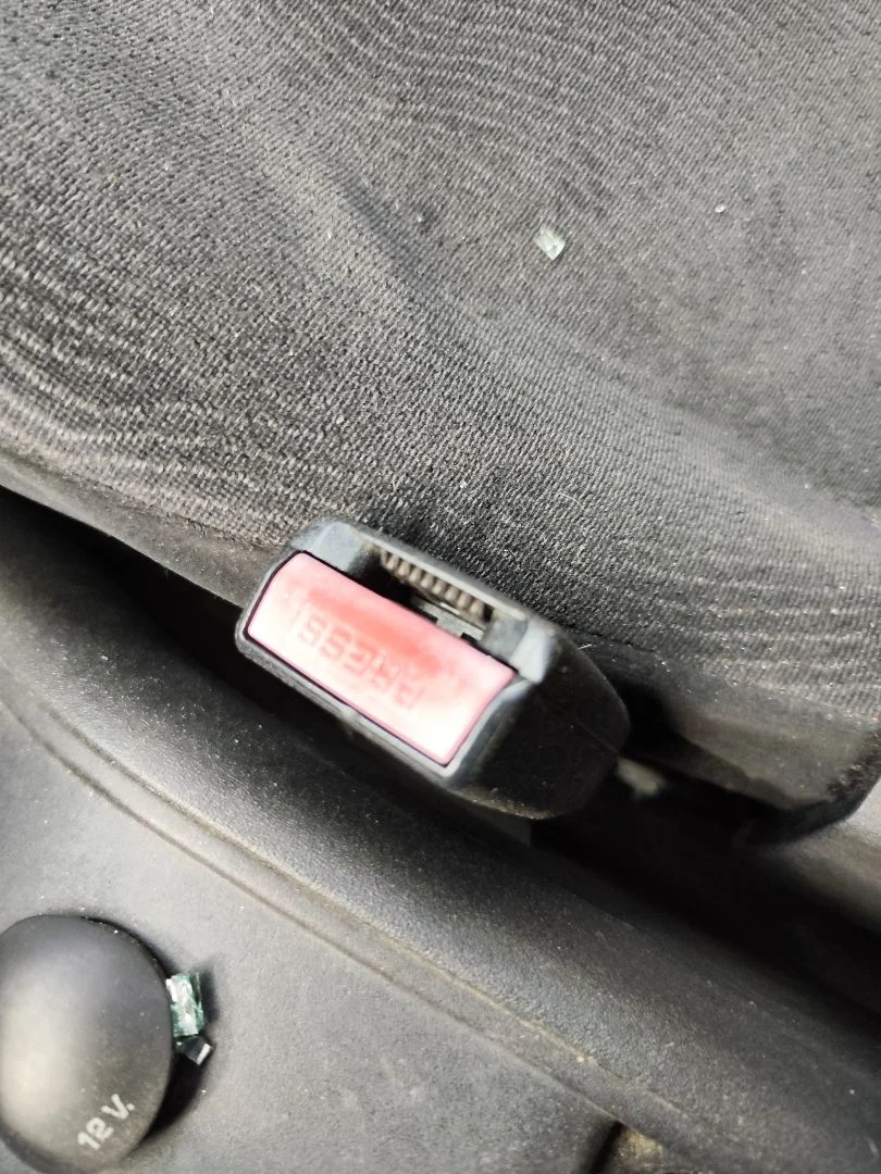 Foto de PRETENSOR AIRBAG DERECHO CITROEN C4 BERLINA 1.6 16V HDi (90 CV / 66 KW)